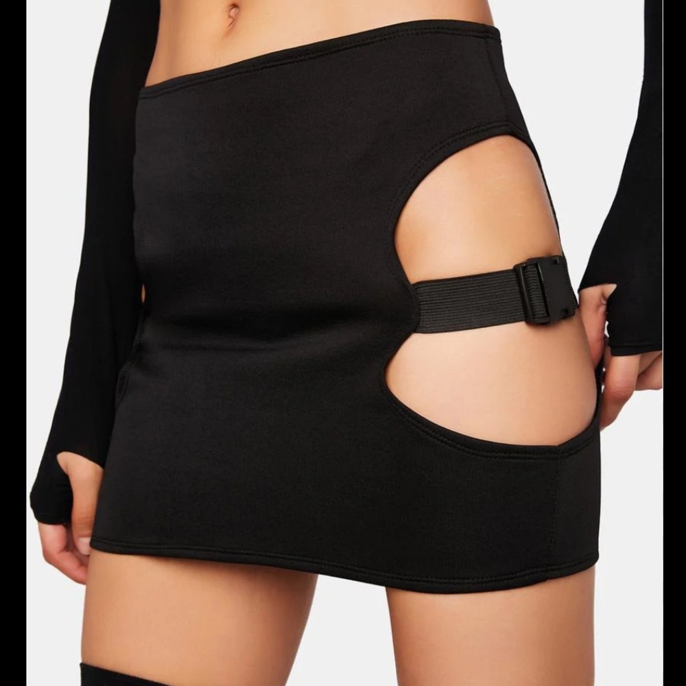 Lipt the Label Buckle Cutout Exposed Mini Skirt Black